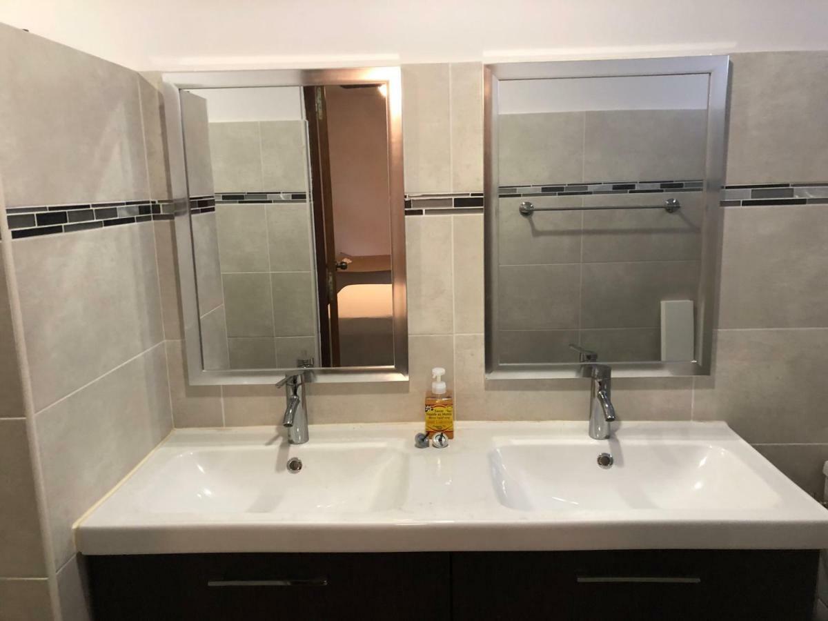 פאפיט Tara Tahiti Lodge מראה חיצוני תמונה